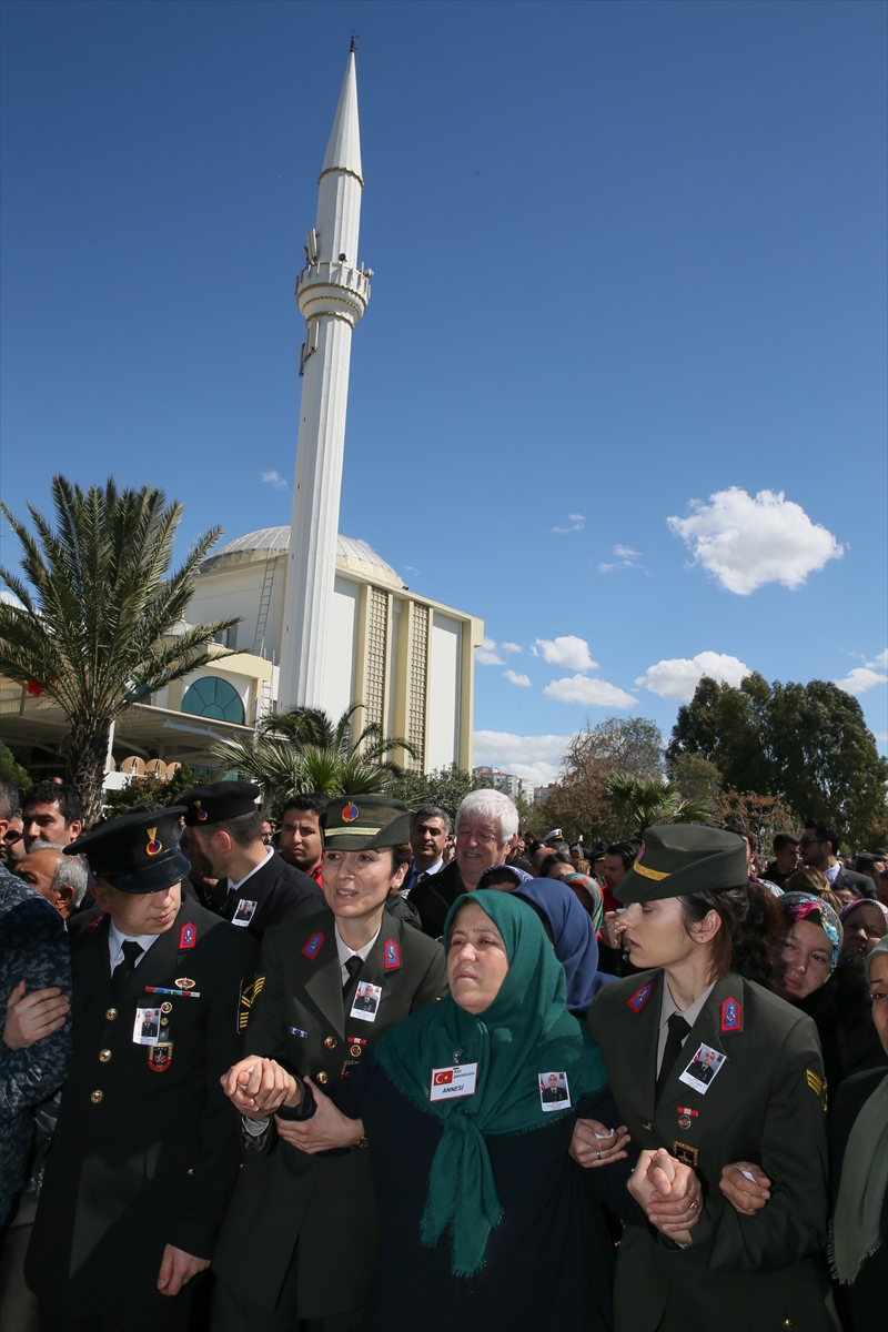 İzmir şehidini uğurladı