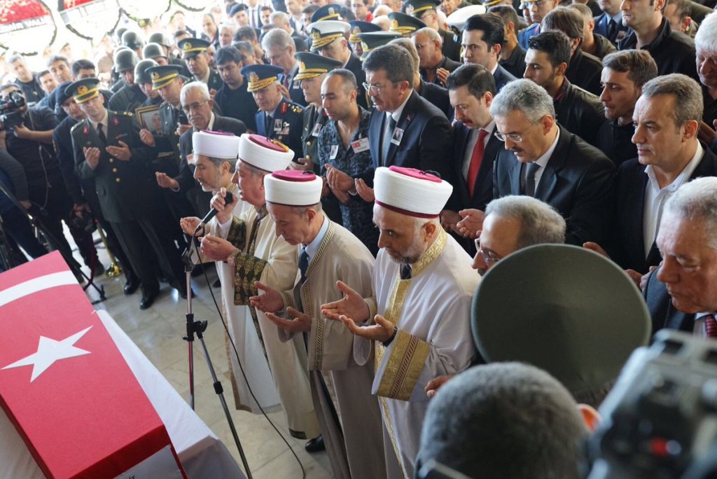 İzmir şehidini uğurladı