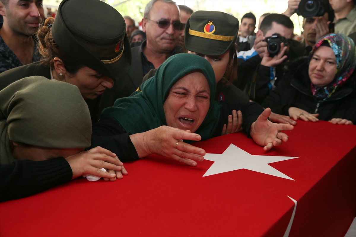 İzmir şehidini uğurladı