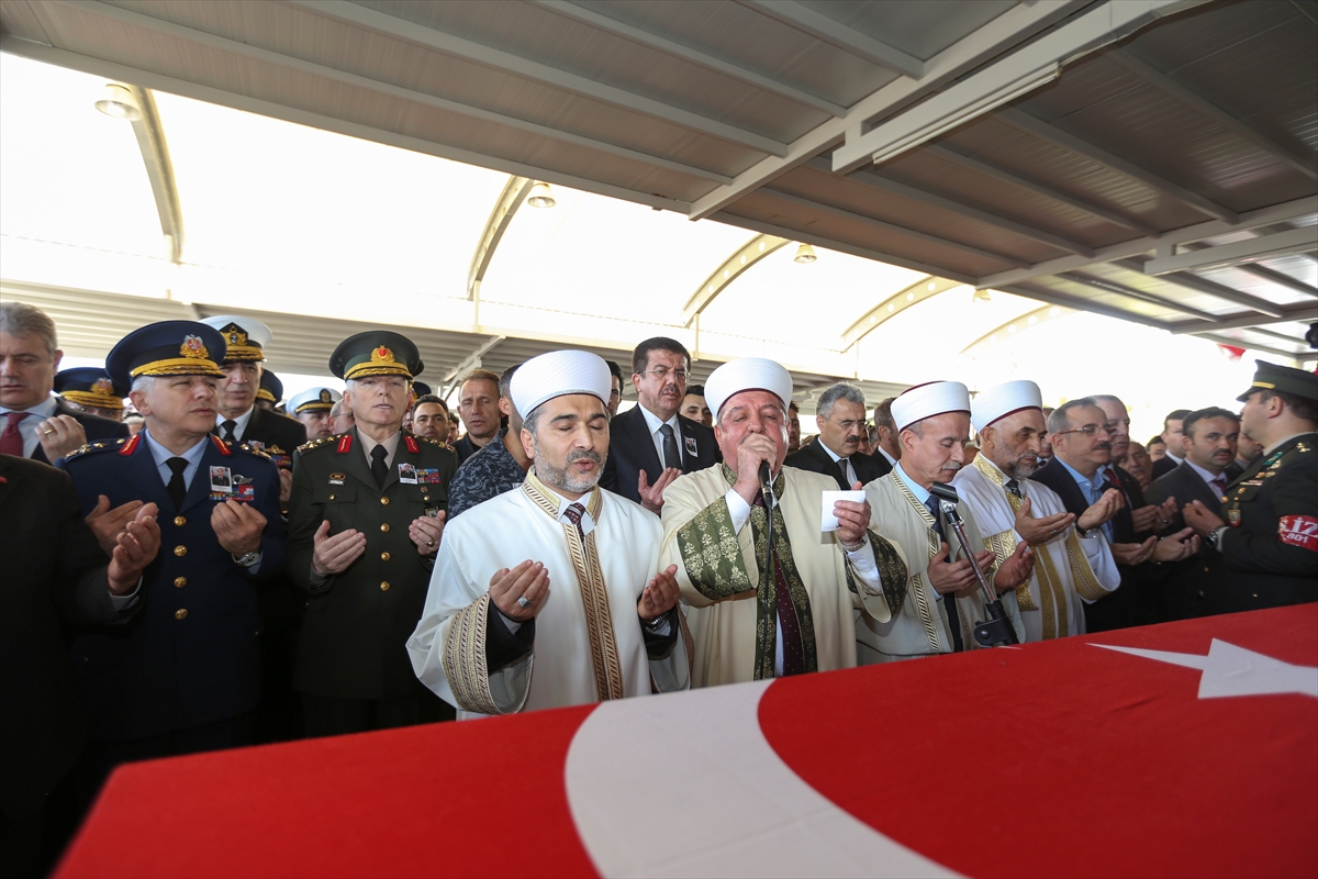 İzmir şehidini uğurladı