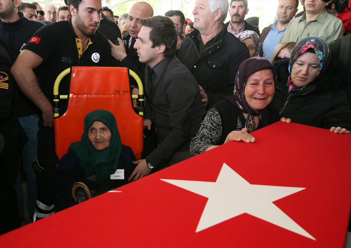 İzmir şehidini uğurladı