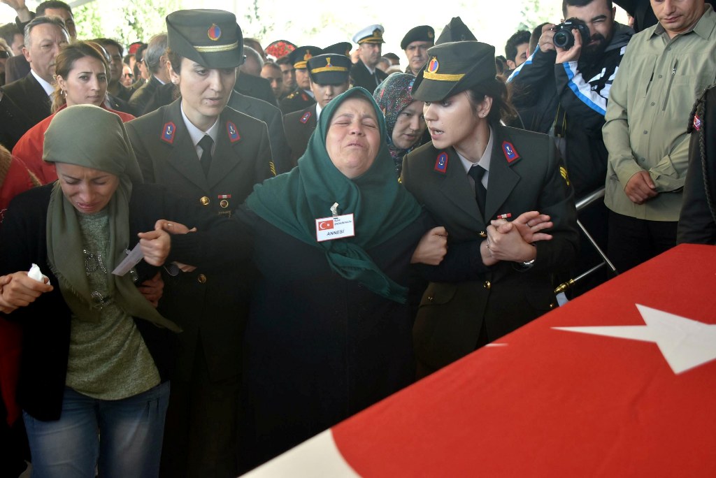 İzmir şehidini uğurladı