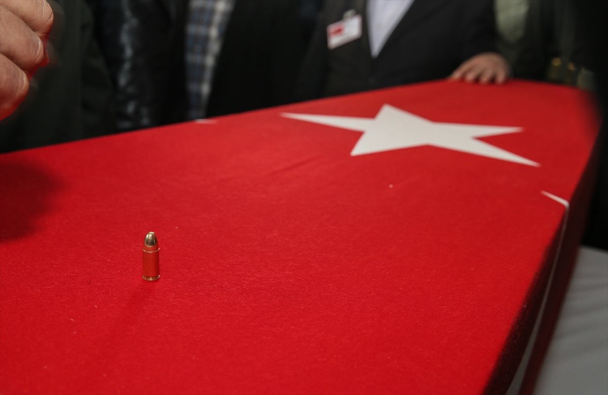 İzmir şehidini uğurladı