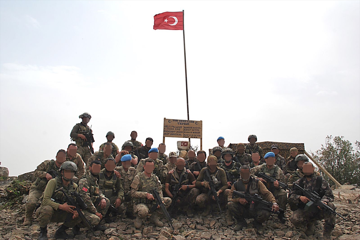'1083 Şehitler Ölmez Tepesi'ne tabelayı astılar