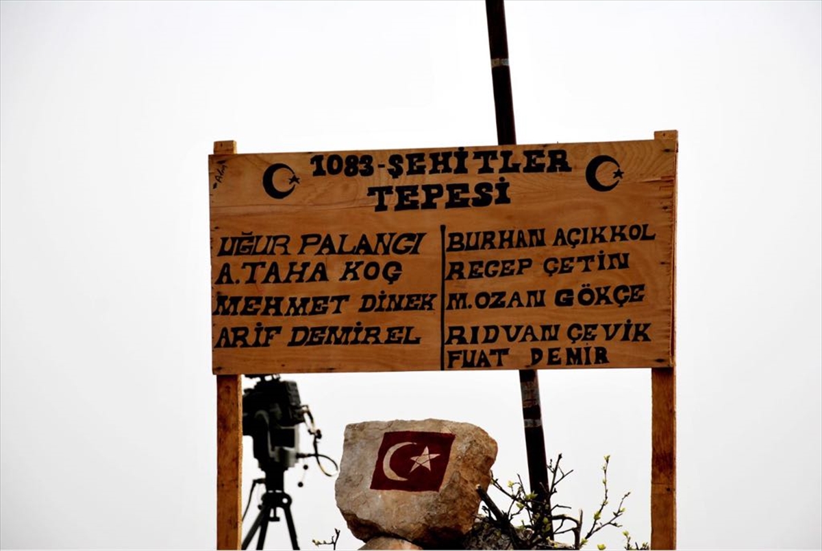 '1083 Şehitler Ölmez Tepesi'ne tabelayı astılar