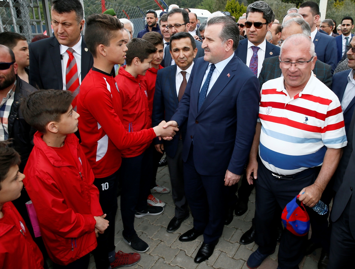 Bakan Bak ile Alex İzmir Cup'ın açılışını yaptı