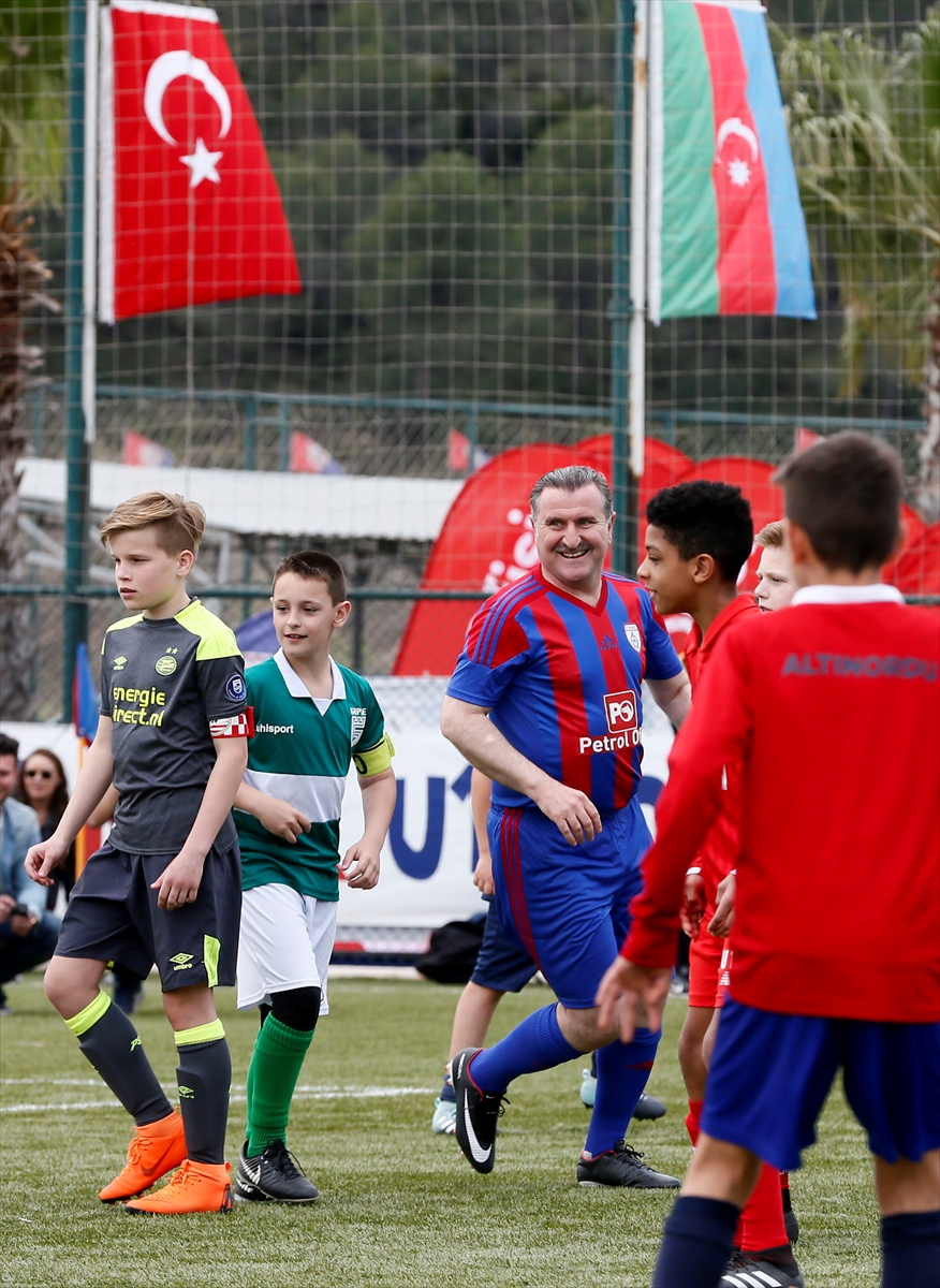 Bakan Bak ile Alex İzmir Cup'ın açılışını yaptı