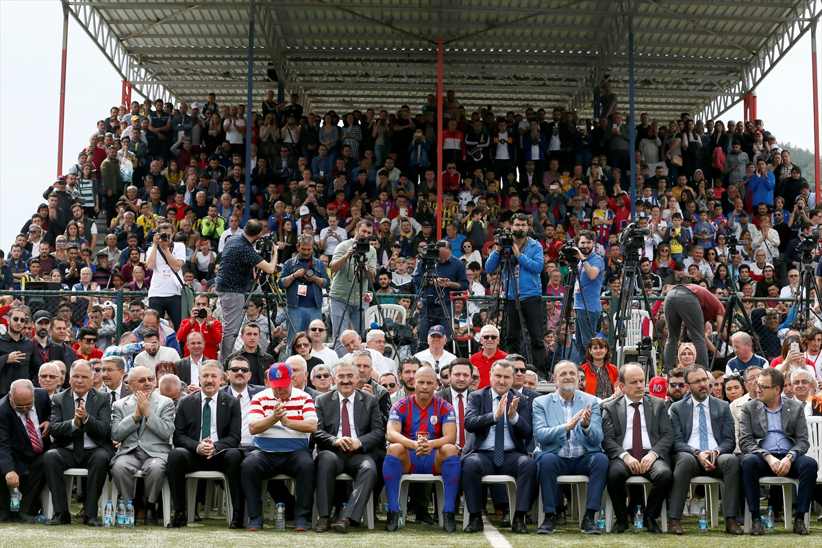 Bakan Bak ile Alex İzmir Cup'ın açılışını yaptı