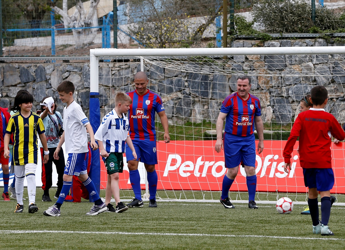 Bakan Bak ile Alex İzmir Cup'ın açılışını yaptı