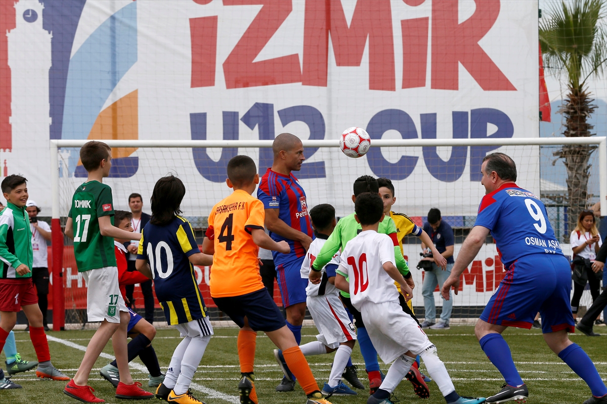 Bakan Bak ile Alex İzmir Cup'ın açılışını yaptı