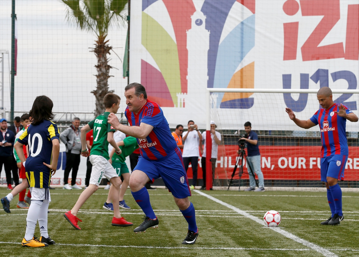 Bakan Bak ile Alex İzmir Cup'ın açılışını yaptı