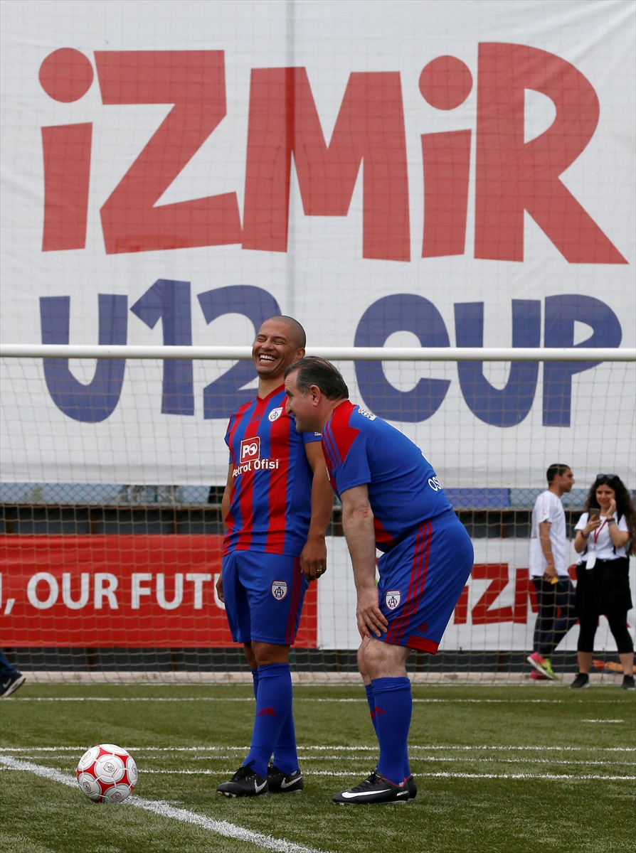 Bakan Bak ile Alex İzmir Cup'ın açılışını yaptı
