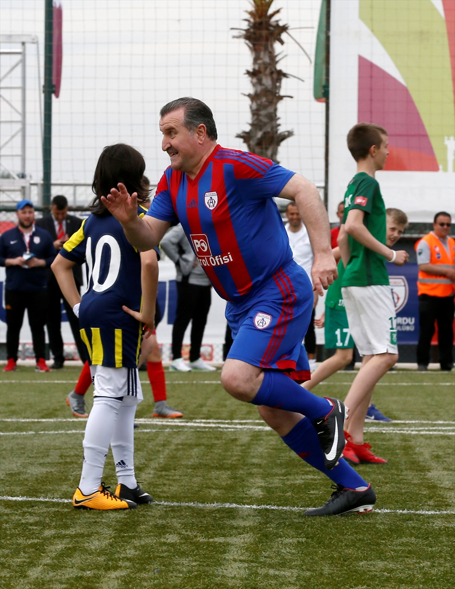 Bakan Bak ile Alex İzmir Cup'ın açılışını yaptı