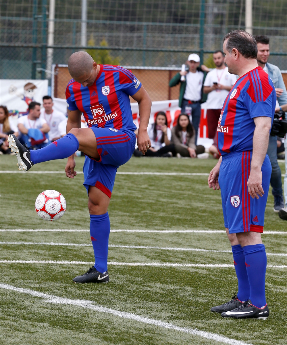 Bakan Bak ile Alex İzmir Cup'ın açılışını yaptı