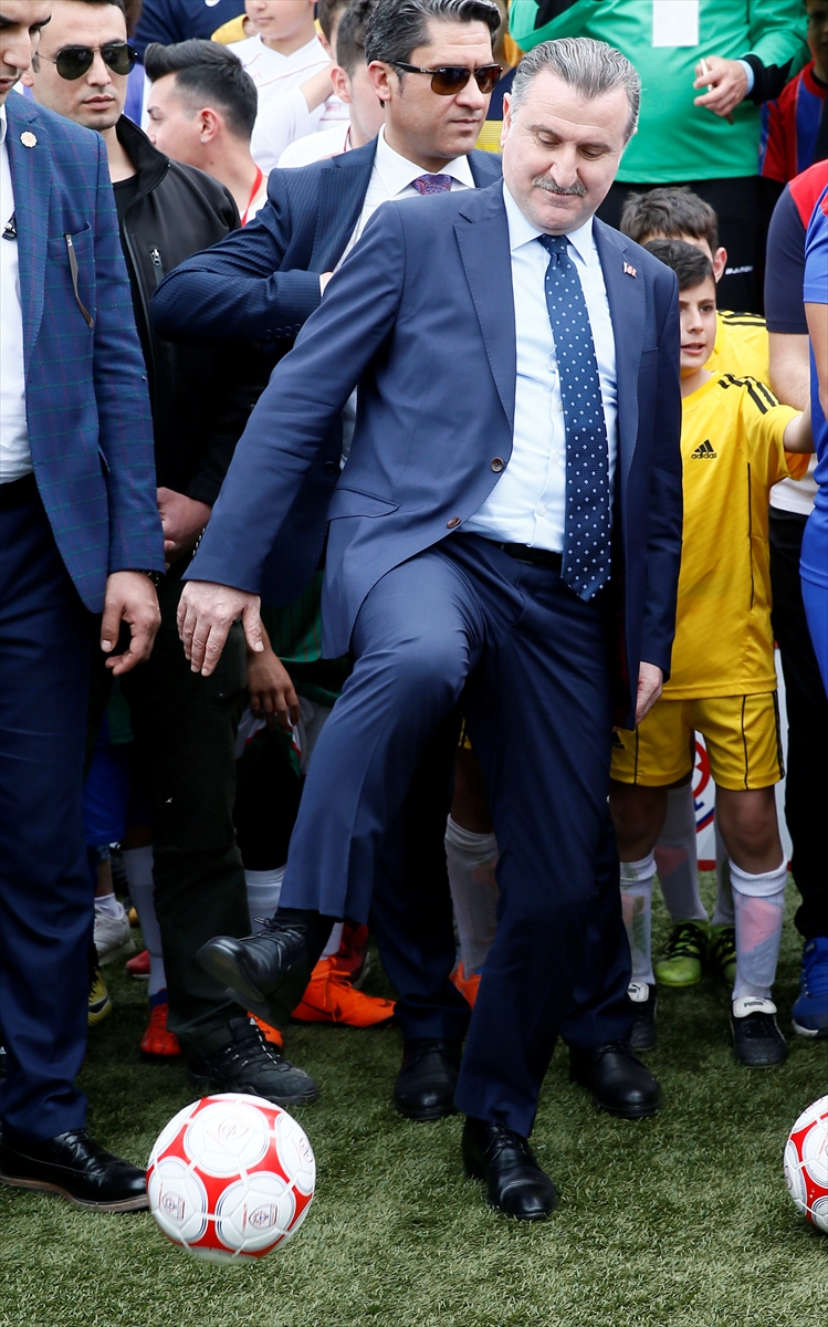 Bakan Bak ile Alex İzmir Cup'ın açılışını yaptı