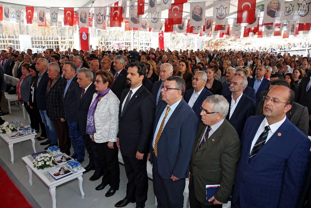 Konak’ta temeller bir bir atılıyor