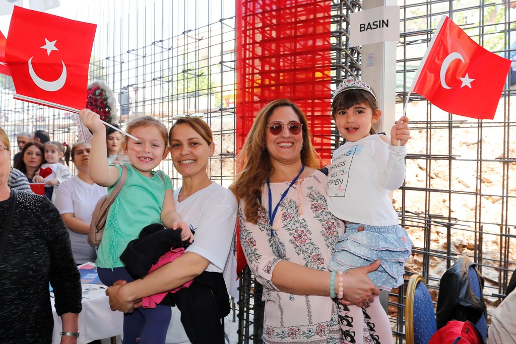Konak’ta temeller bir bir atılıyor