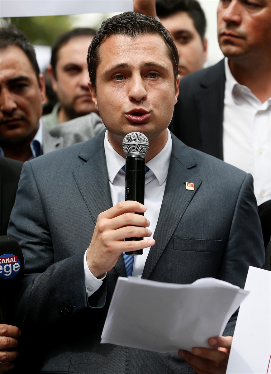 CHP İzmir'den oturma eylemi