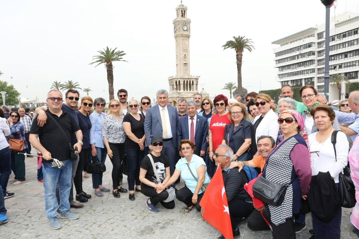 CHP İzmir'den oturma eylemi