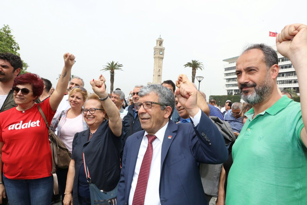 CHP İzmir'den oturma eylemi