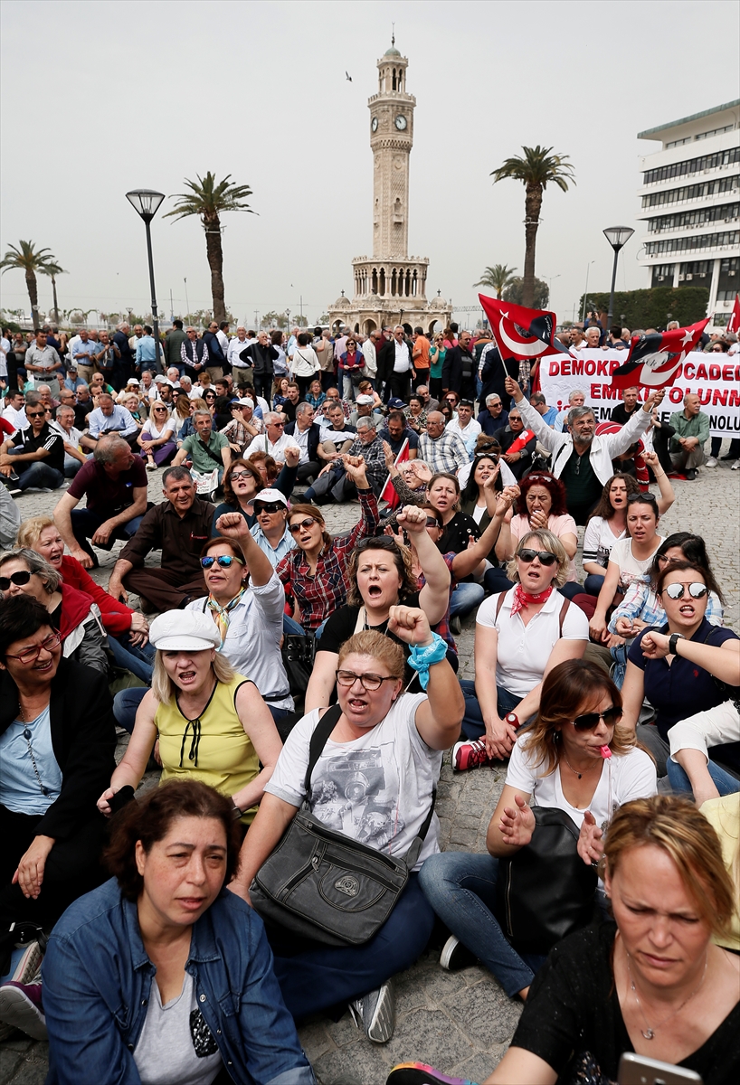CHP İzmir'den oturma eylemi
