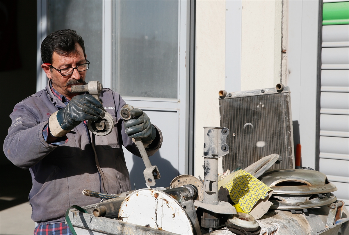 Hurda araçları sanat eserine dönüştürüyor
