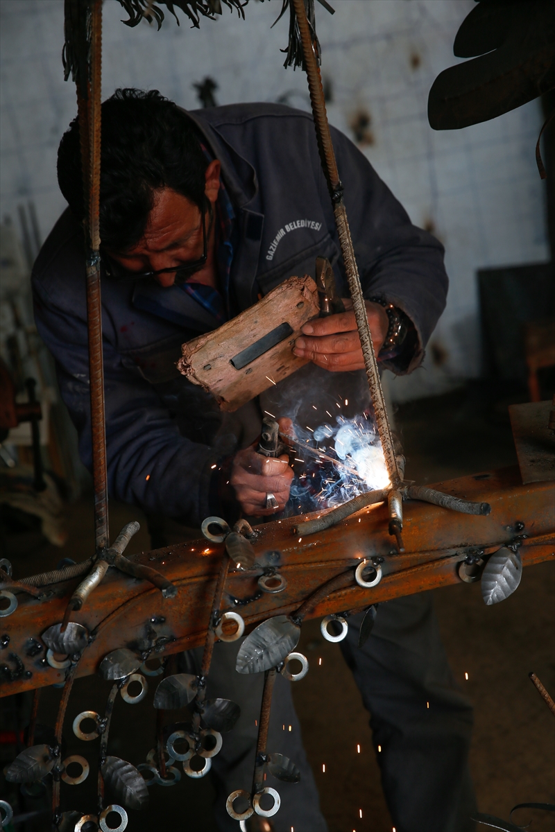 Hurda araçları sanat eserine dönüştürüyor
