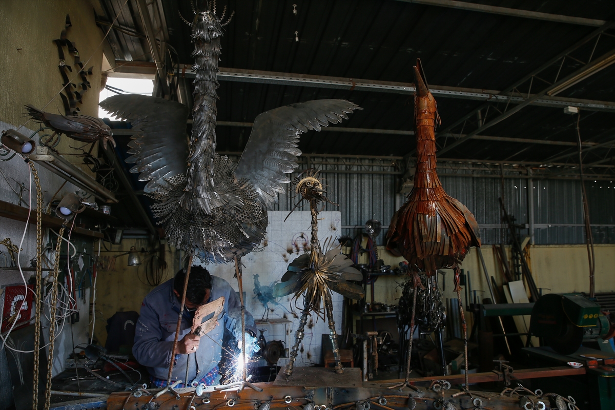 Hurda araçları sanat eserine dönüştürüyor