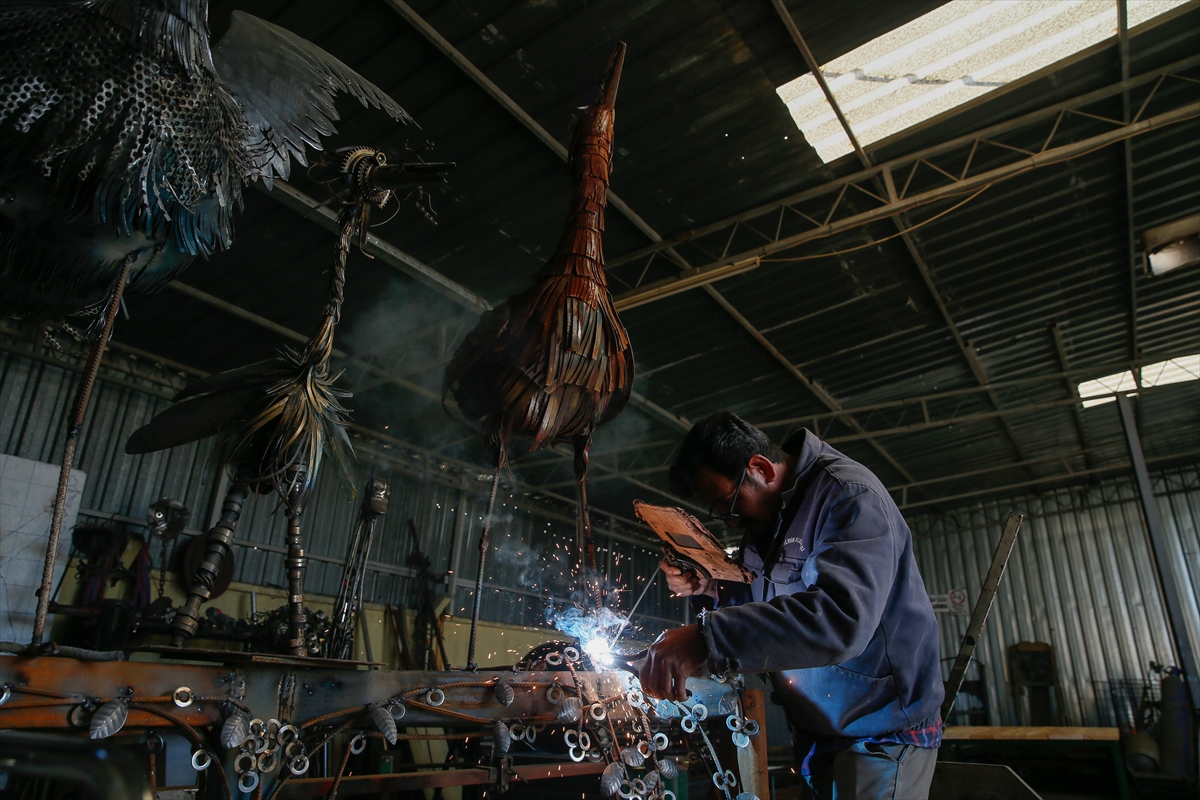 Hurda araçları sanat eserine dönüştürüyor