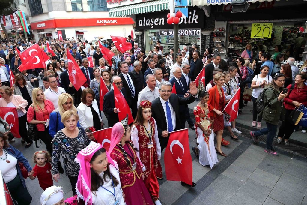 Dünya çocukları Karşıyaka’da buluştu