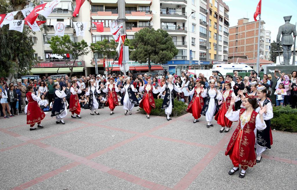 Dünya çocukları Karşıyaka’da buluştu