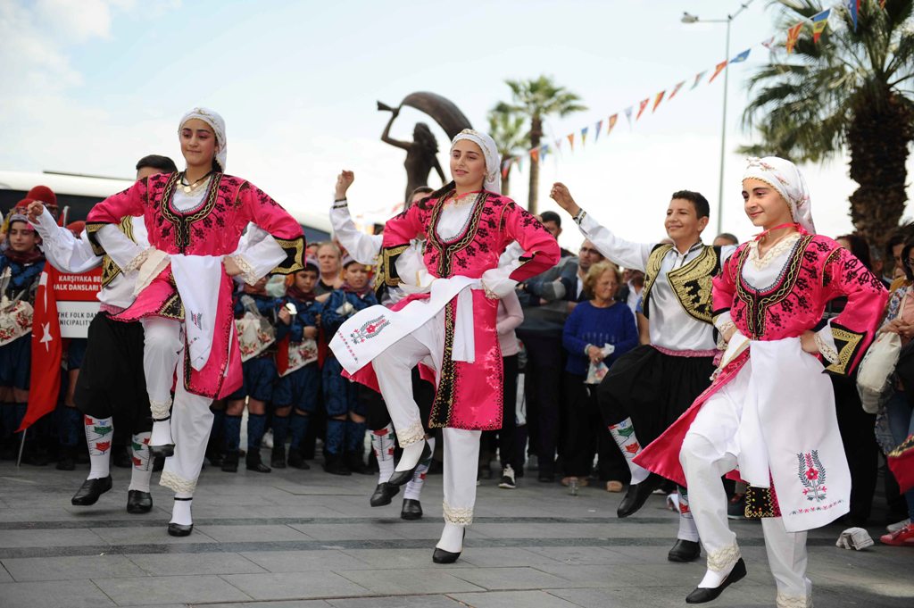 Dünya çocukları Karşıyaka’da buluştu