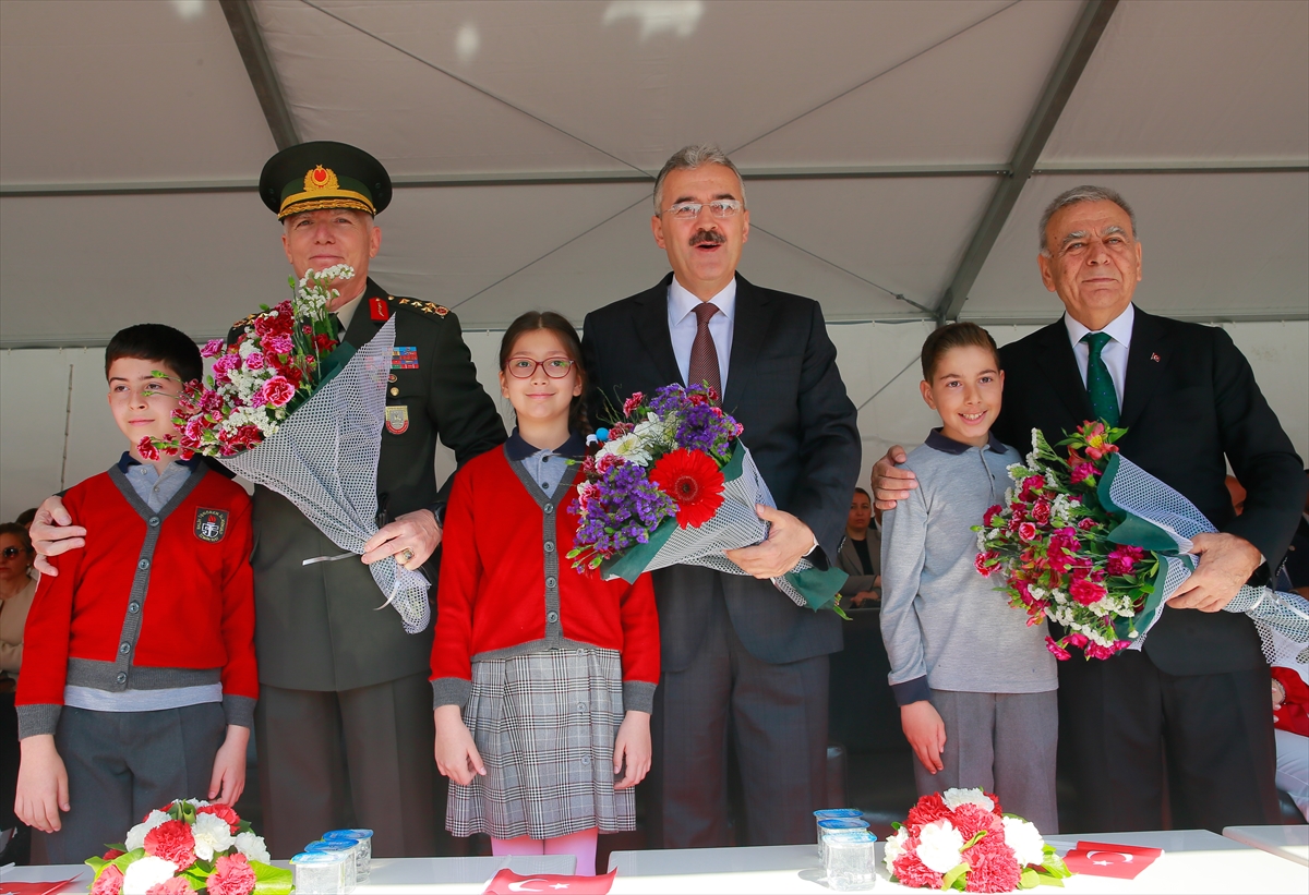 Cumhuriyet Meydanı'nda 23 Nisan coşkusu