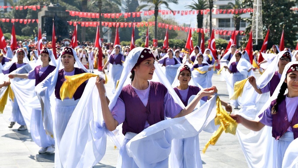 Cumhuriyet Meydanı'nda 23 Nisan coşkusu