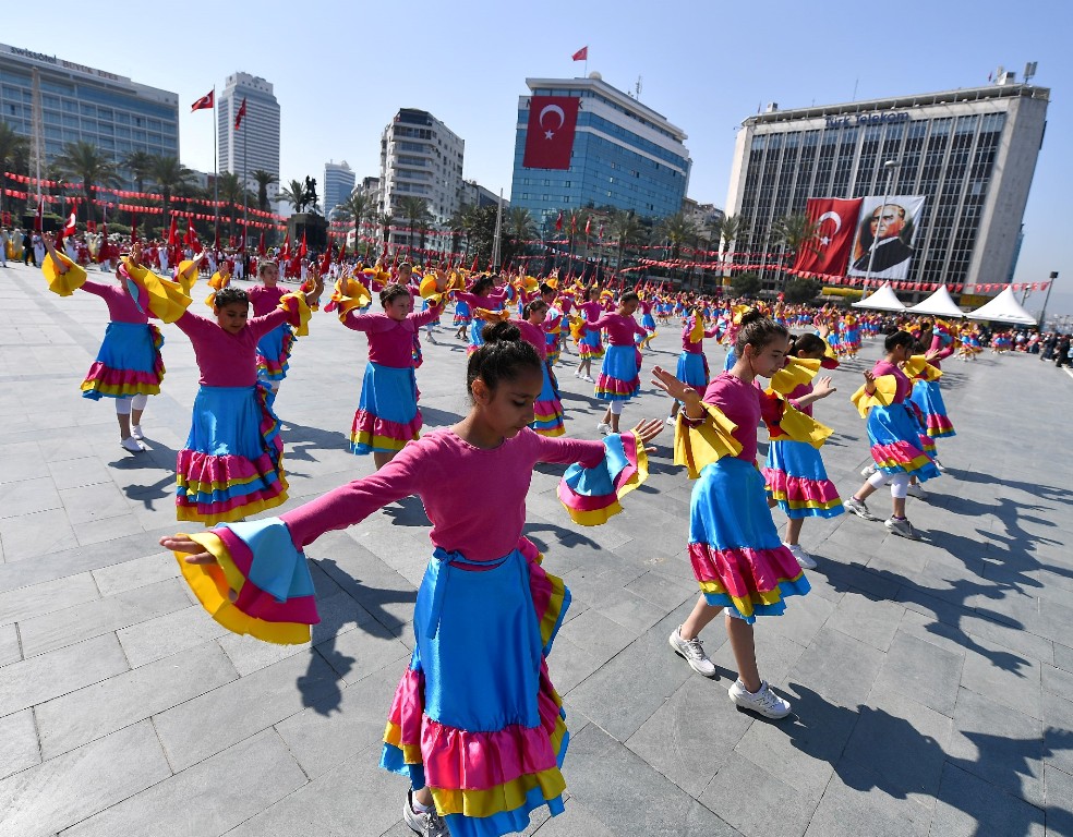 Cumhuriyet Meydanı'nda 23 Nisan coşkusu