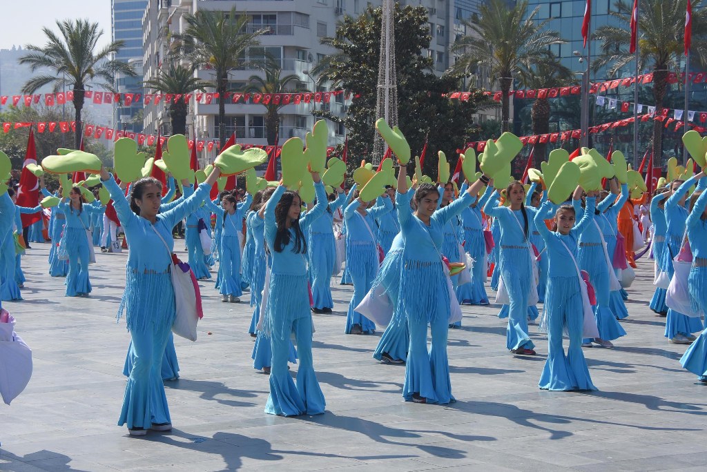 Cumhuriyet Meydanı'nda 23 Nisan coşkusu