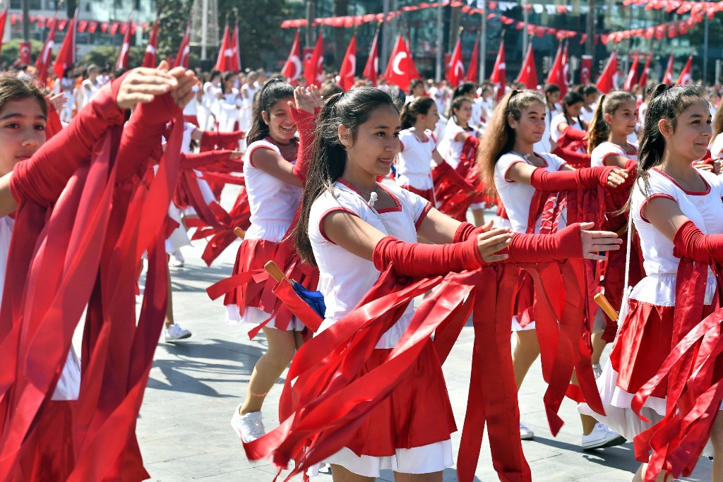Cumhuriyet Meydanı'nda 23 Nisan coşkusu