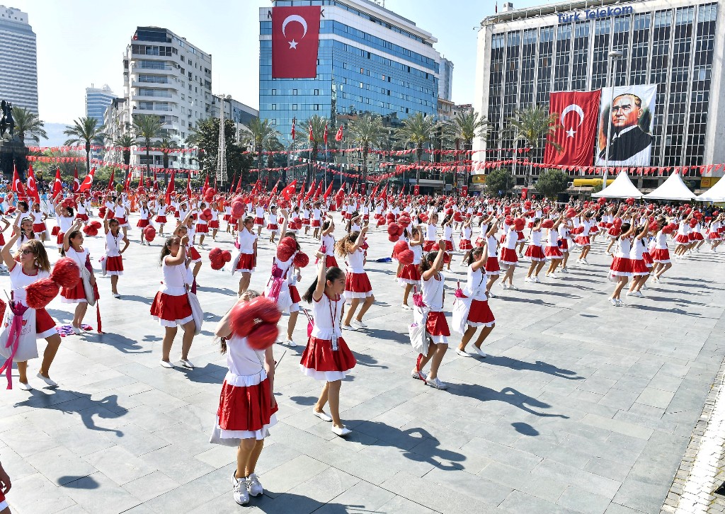 Cumhuriyet Meydanı'nda 23 Nisan coşkusu