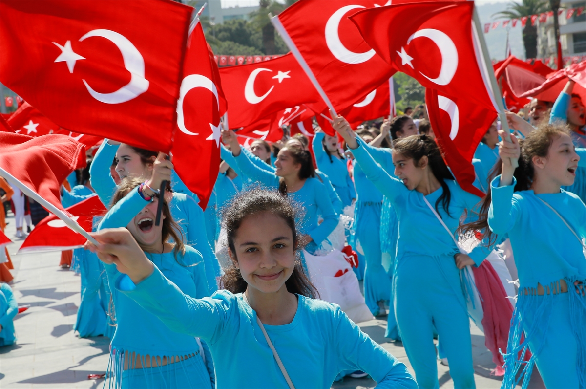 Cumhuriyet Meydanı'nda 23 Nisan coşkusu