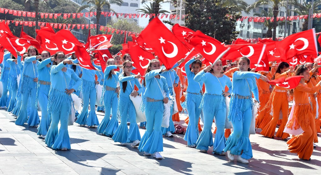 Cumhuriyet Meydanı'nda 23 Nisan coşkusu