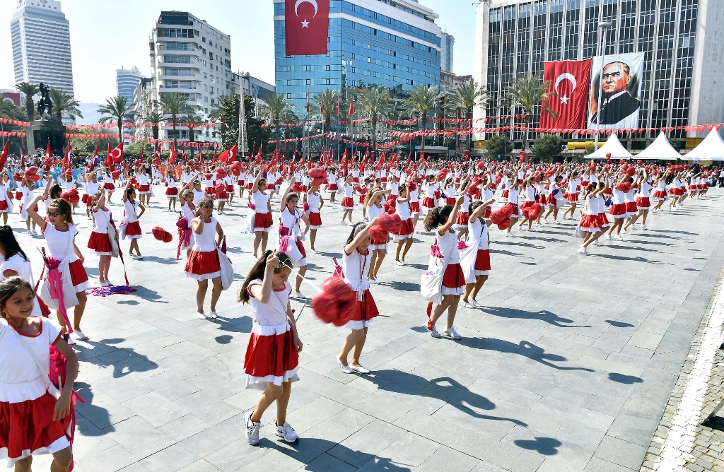 Cumhuriyet Meydanı'nda 23 Nisan coşkusu