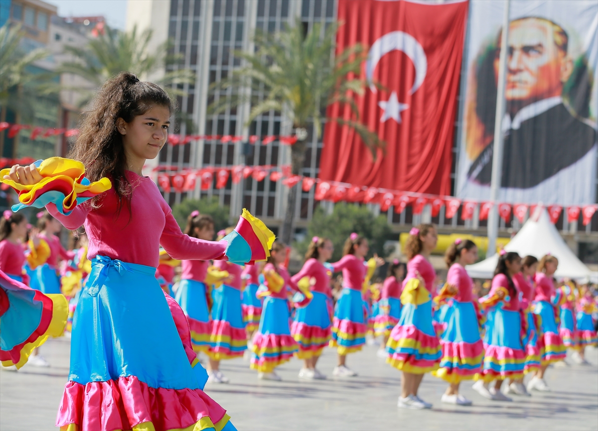 Cumhuriyet Meydanı'nda 23 Nisan coşkusu
