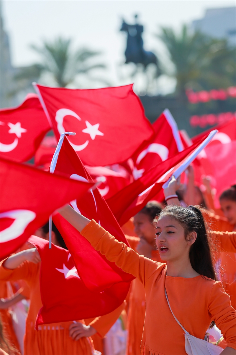 Cumhuriyet Meydanı'nda 23 Nisan coşkusu