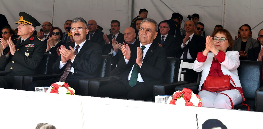 Cumhuriyet Meydanı'nda 23 Nisan coşkusu