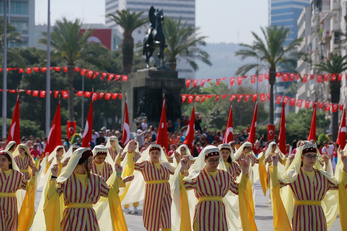 Cumhuriyet Meydanı'nda 23 Nisan coşkusu