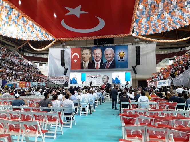 AK Parti İzmir'de kongre heyecanı