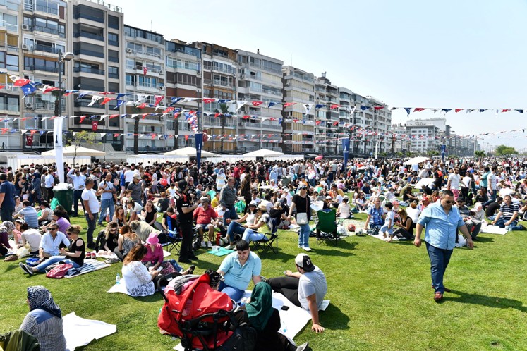 Gönül şenlik ister, boyoz bahane