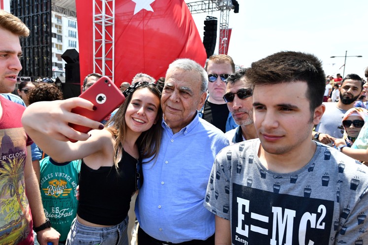 Gönül şenlik ister, boyoz bahane