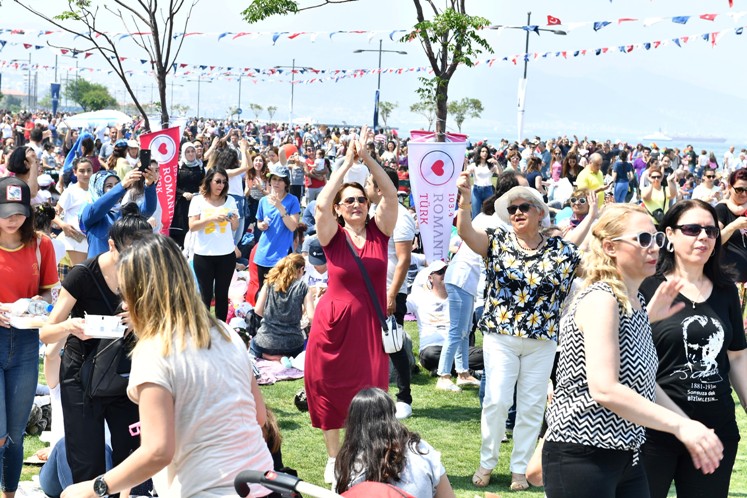 Gönül şenlik ister, boyoz bahane