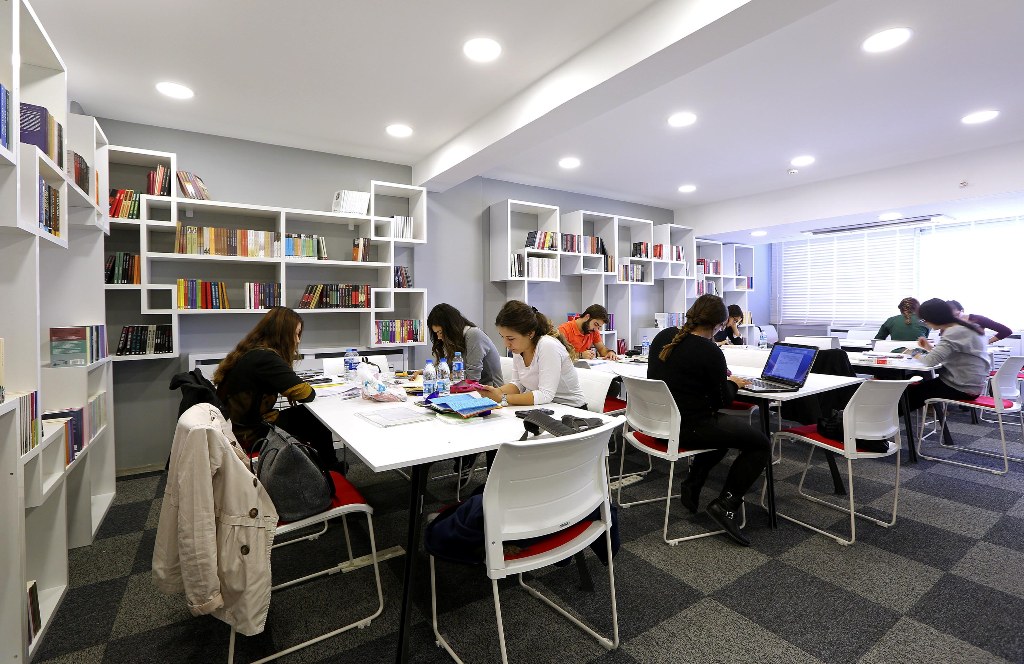 Bucalı gençler 'önce eğitim'diyor